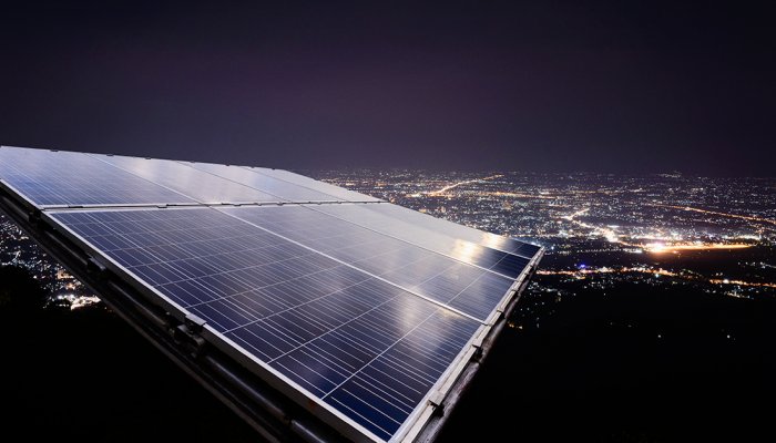 Saiba como a energia solar funciona à noite